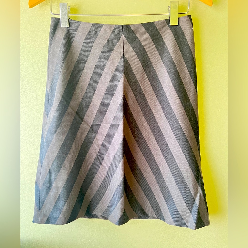 H&M Skirt in grey and black NWOTSize 4